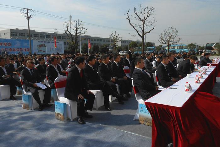 zhonglu-2014_1.jpg
