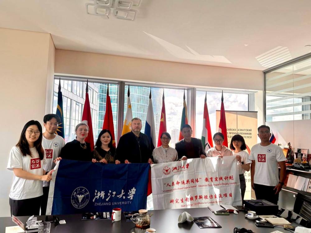 RAUIE holds working meeting with delegation from Zhejiang University