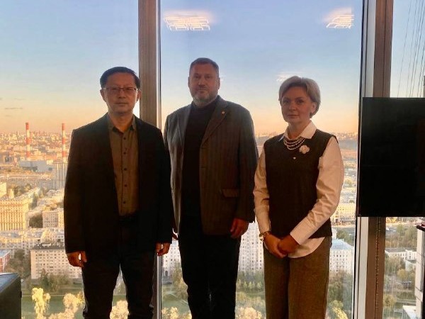 Виталий Манкевич провел переговоры с заместителем директора корпорации Хуамин